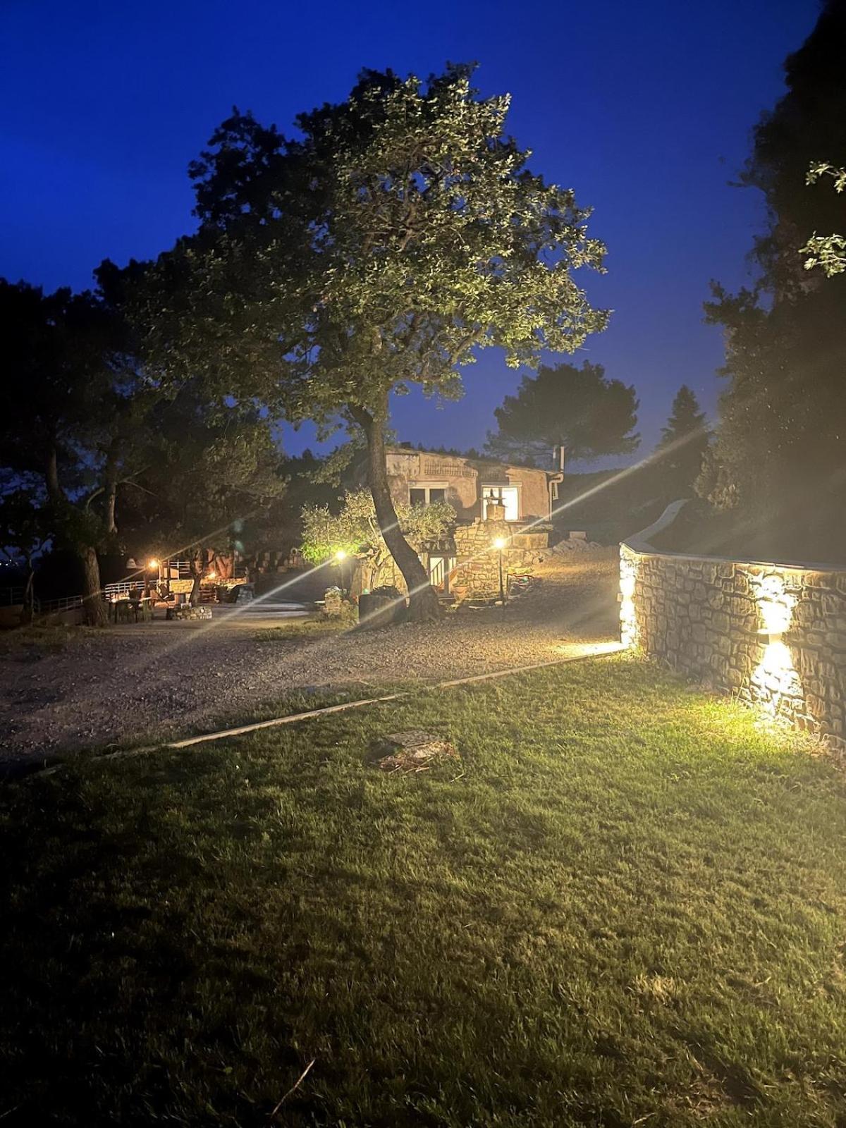 Le Castellas - Gite En Pleine Nature Montmirat Exteriér fotografie
